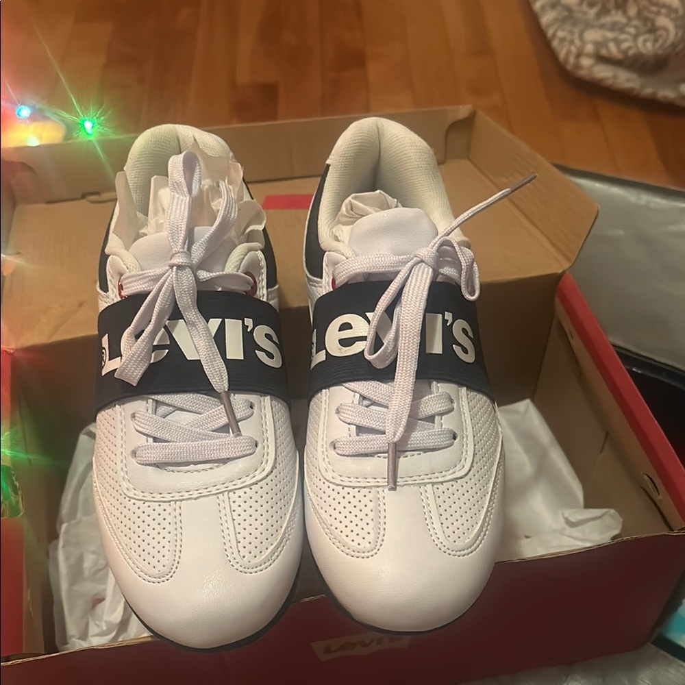 Levi's White and Blue Sneakers